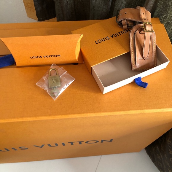 Louis Vuitton Luggage, Lock w/1 key, luggage tag. & a (LV Horizon 50 Box) - Picture 2 of 16